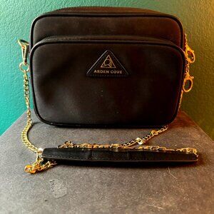 Arden Cove Crissy Full Crossbody with Classic Clasps Strap  (20" strap)